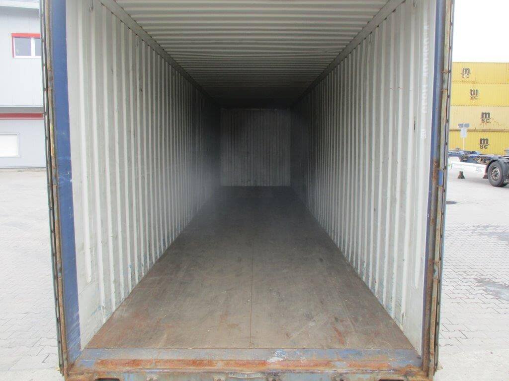 Container vor der Beladung